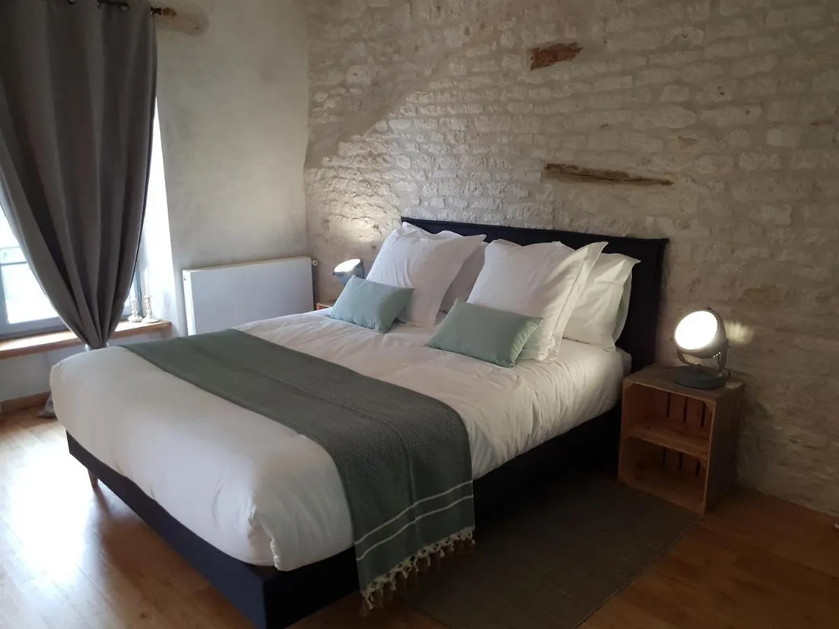 Couette-café Bed and Breakfast La Cour Saint Louis à Castelnau-Montratier France