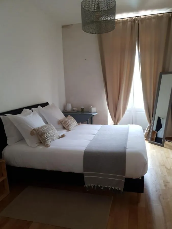 Couette-café Bed and Breakfast La Cour Saint Louis à Castelnau-Montratier France