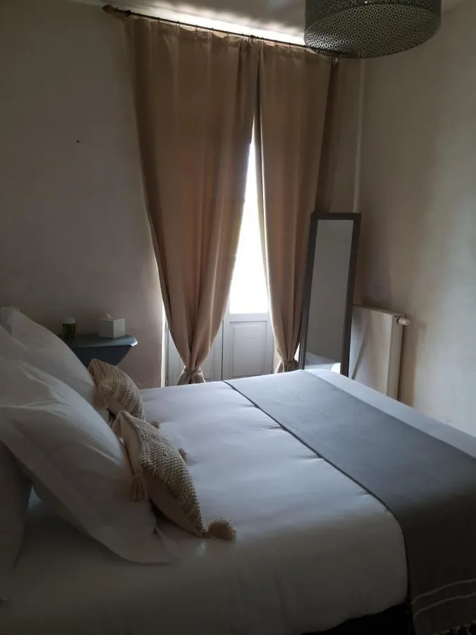 Bed and Breakfast La Cour Saint Louis à Castelnau-Montratier 0*,  France