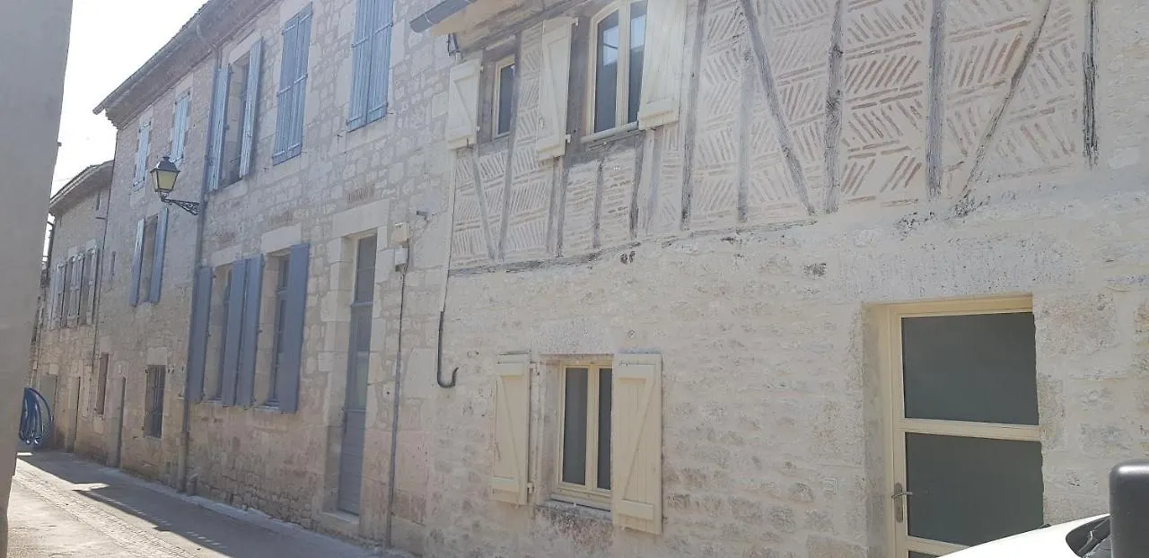 Bed and Breakfast La Cour Saint Louis à Castelnau-Montratier 0*,